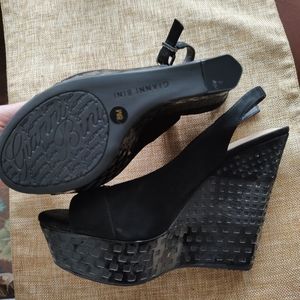 Gianni Bini black platform wedges size 8